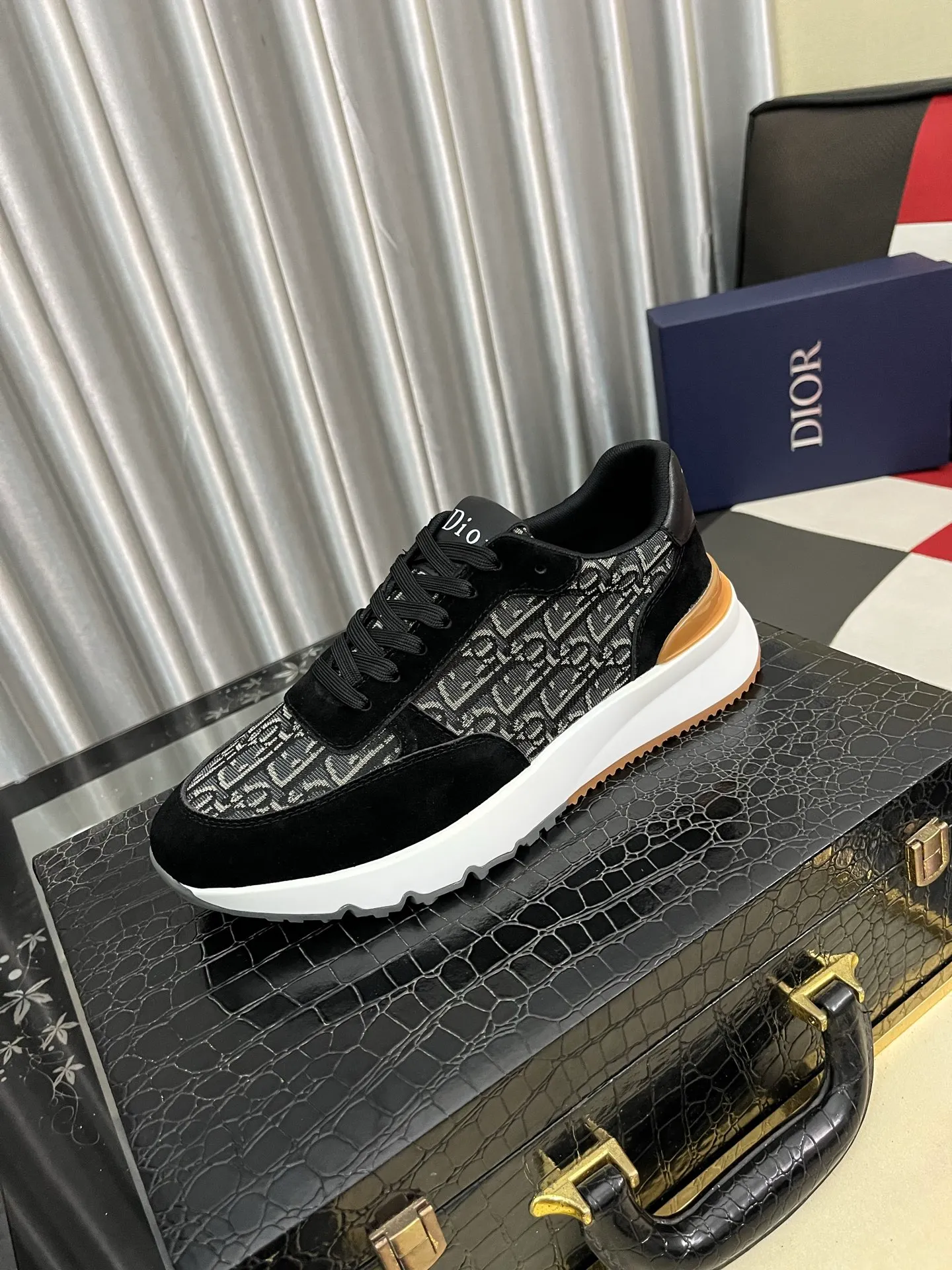 Men's shoes 💰438⌚️⌚️ [Dior] new casual shoes. Exclusive mold-making custom style, the fabric is imported from Italy, and the leather is breathable inside. Exclusively molded and customized outsole is wear-resistant. Counter-level version, perfect matching, on-shoe effect, and exquisite workmanship. Code number: 38-444️⃣Colors available